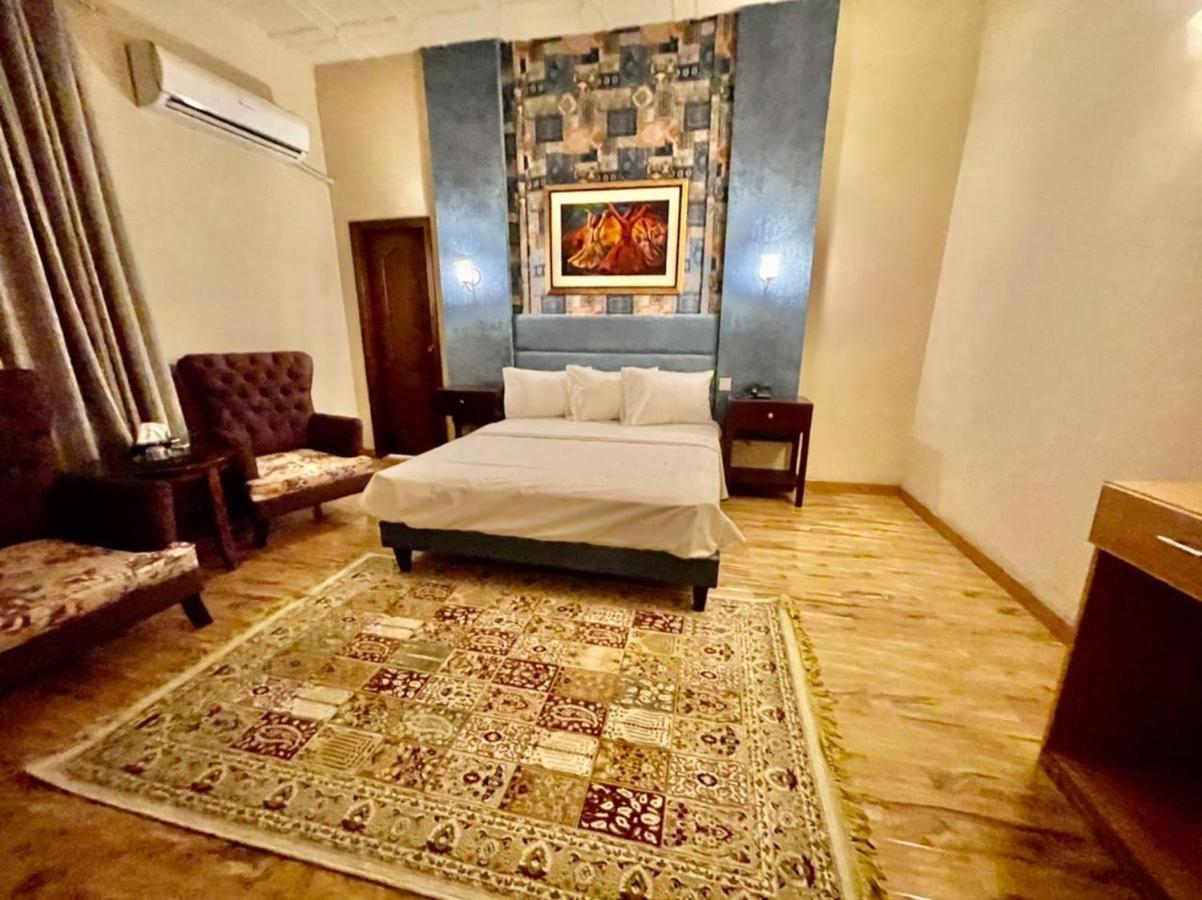 Shelton Hotel Mardan Buitenkant foto